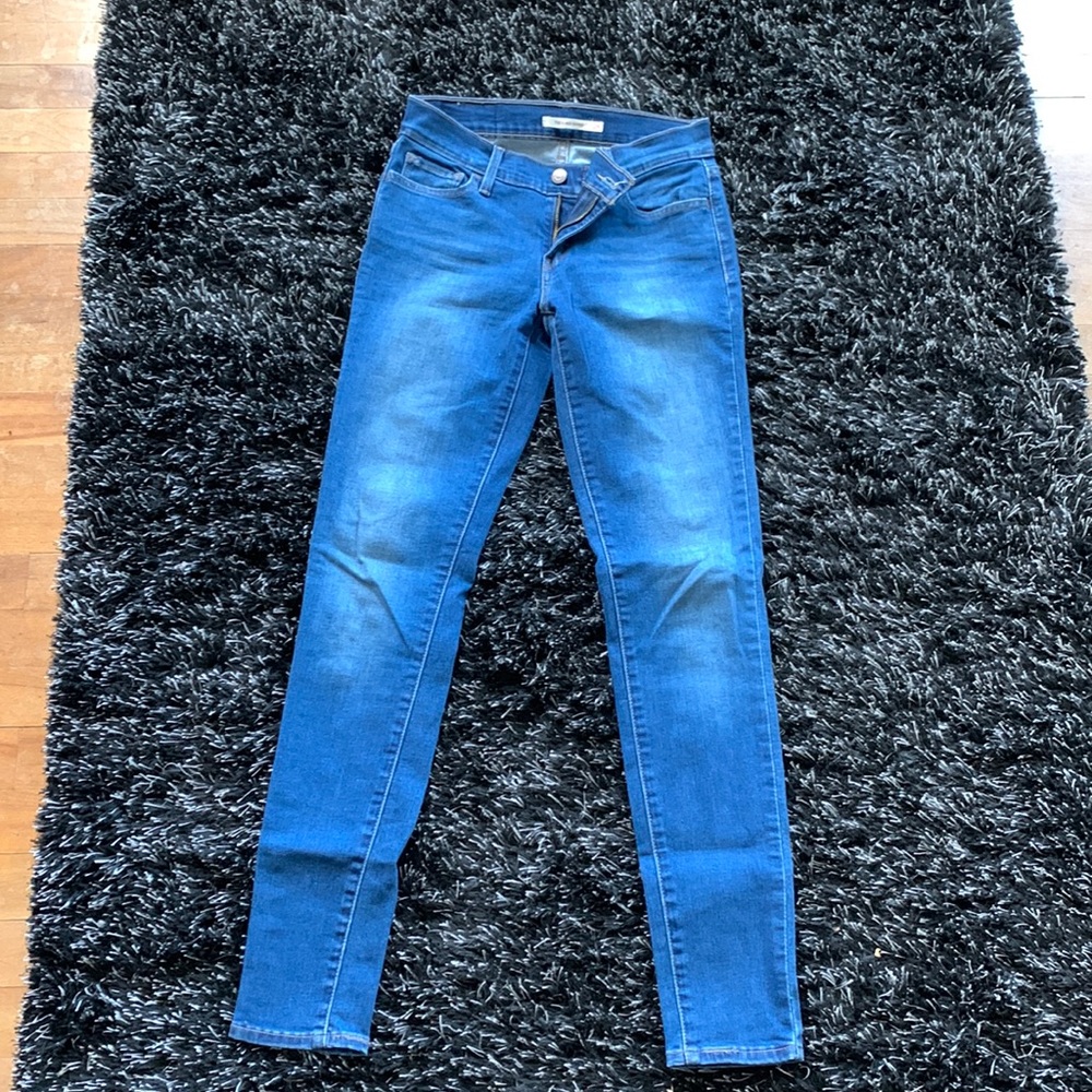 Levi’s mid rise super skinny jeans BARELY WORN